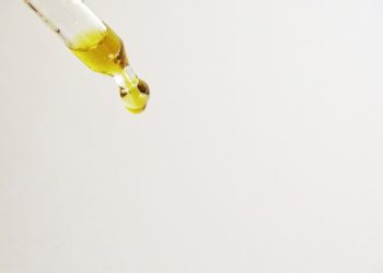 Óleo de melaleuca: benefícios e como usar