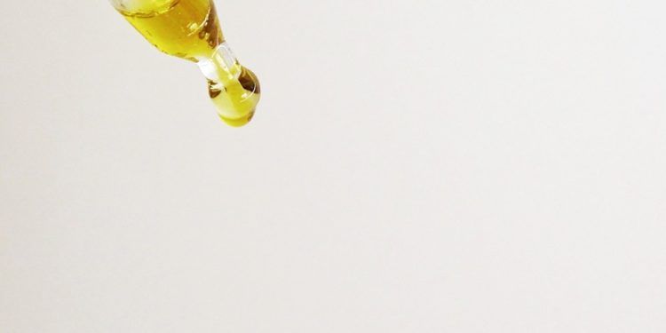 Óleo de melaleuca: benefícios e como usar